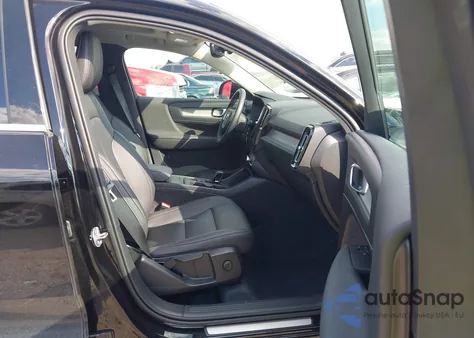 2025 Volvo Xc40 B5 Core Bright Theme z USA, uszkodzony, nr VIN YV4L12UJ4S2608309